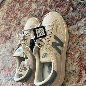 New balance shoes women’s size 10 1/2, men’s size 9